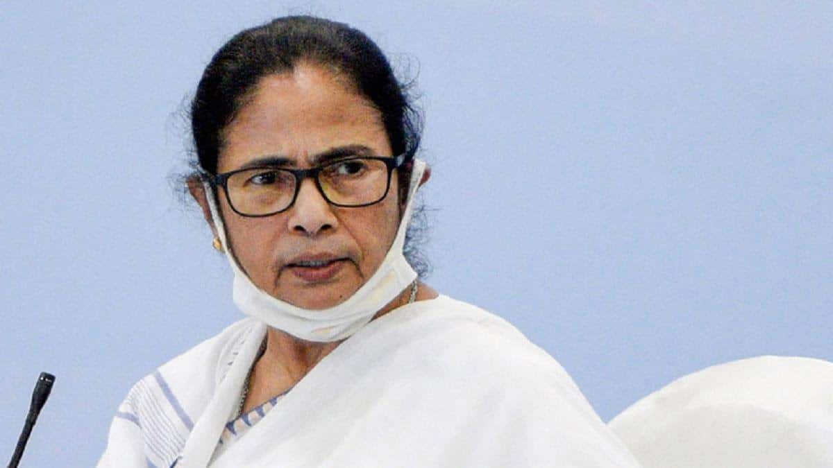 Mamata Banerjee directed to appear in Mumbai court