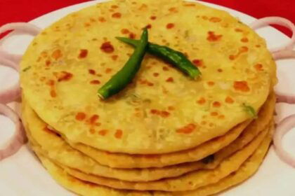 Have you ever eaten potato-gingal parathas! Do try this recipe