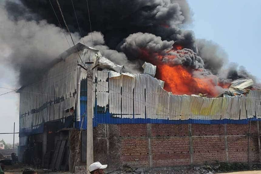 Fierce fire in plastic factory