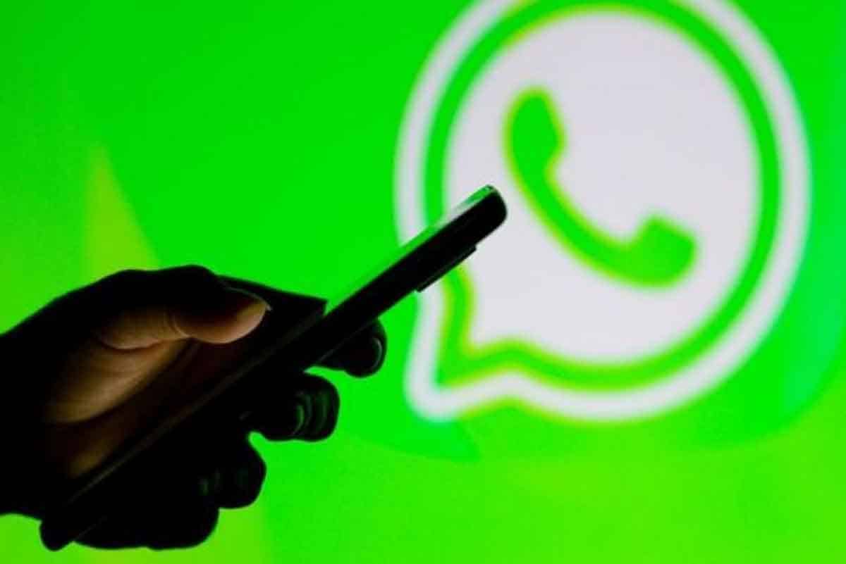 WhatsApp is giving amazing feature, now you can send your animated avatar in chat