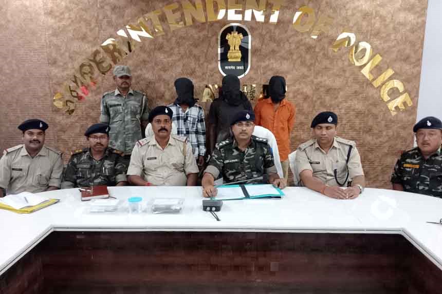 Latehar Three street robbers arrested with weapons