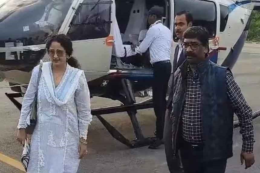 Bokaro Suddenly Chief Minister Hemant Soren reached with his family.