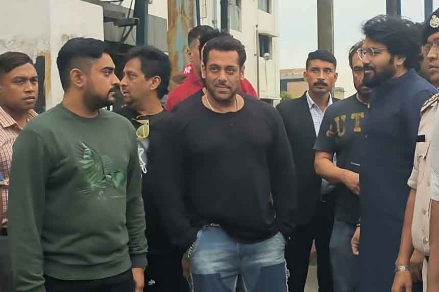Salman Khan reached Kolkata with tight security