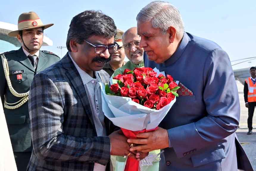 ranchi-the-vice-president-was-welcomed-by-the-governor-and-chief-minister-of-jharkhand