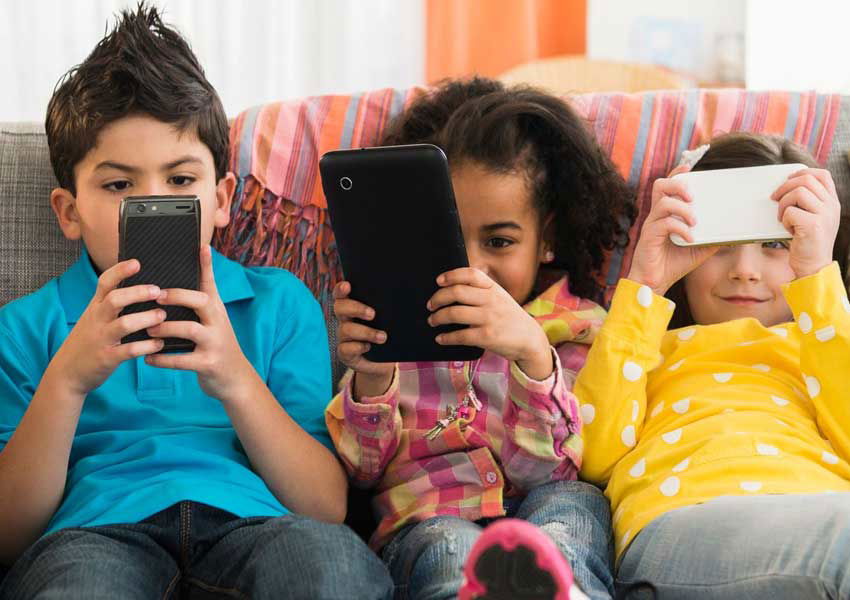 child-smartphone-use