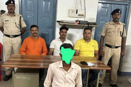 RPF Hatia arrested one Person for black Marketing of railway tickets